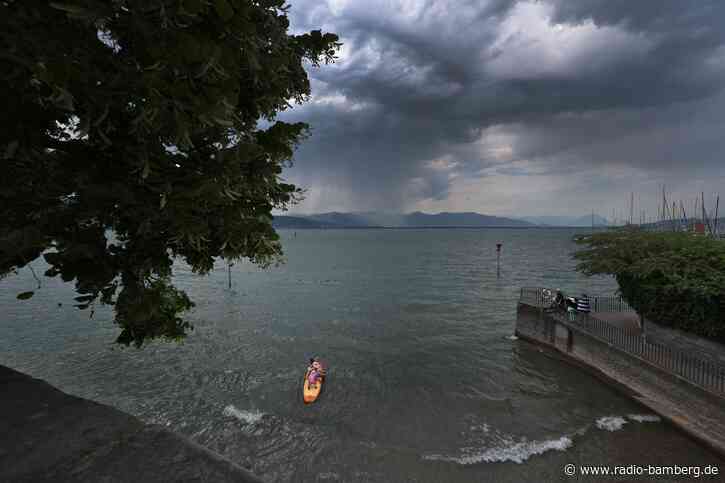 Sieben Menschen von sinkendem Floß auf dem Bodensee gerettet