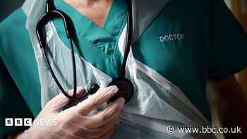 Surgeon struck off after wrongly connecting organs