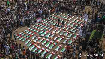 Palestijnen houden massabegrafenis voor 112 slachtoffers van aanval uit 2023