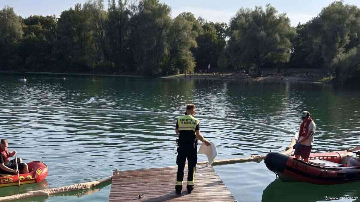 Altöl im Neufahrner Mühlsee entsorgt: Feuerwehren und Wasserwacht errichten Ölsperre