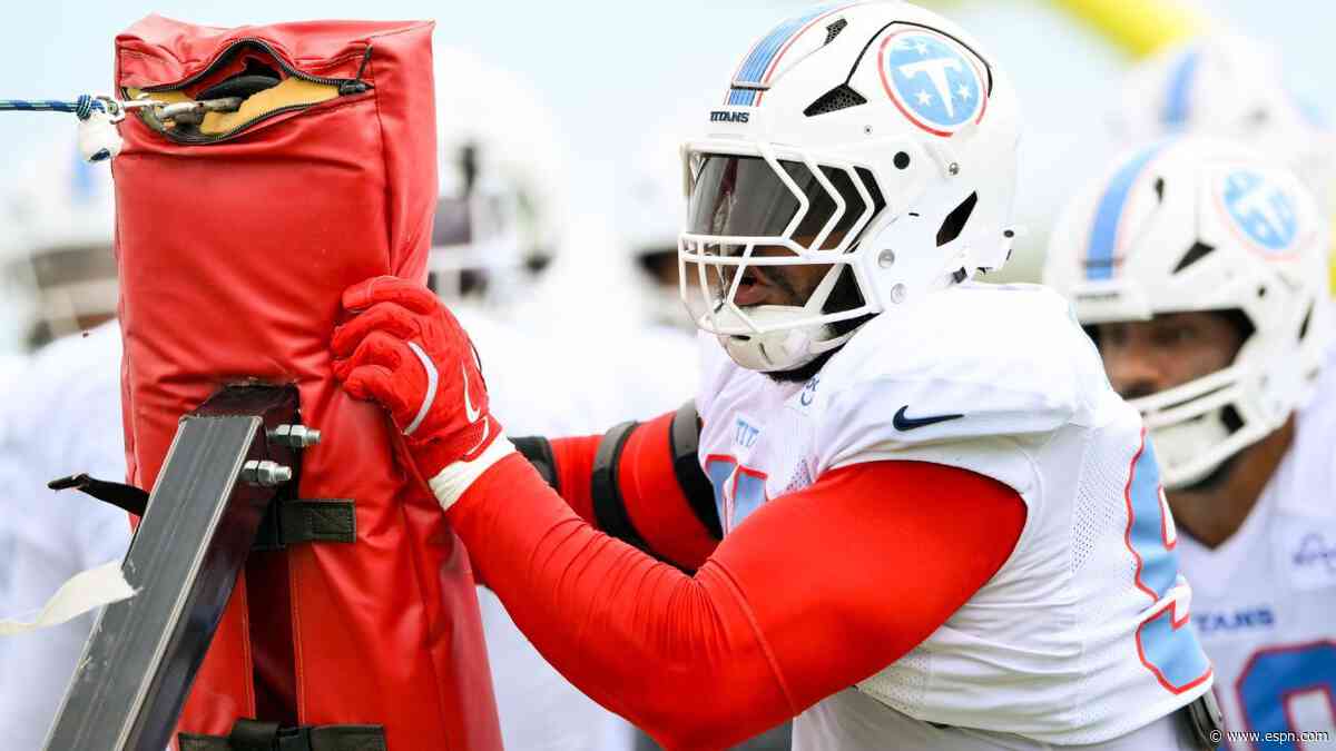 Titans' Simmons throws punch, sent to side field