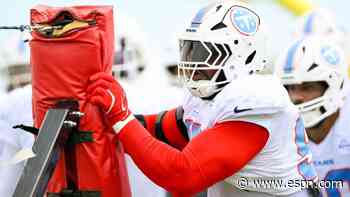 Titans' Simmons throws punch, sent to side field