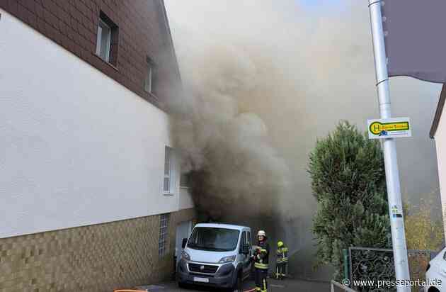 FW LK Neunkirchen: Brand einer Lagerhalle in Hüttigweiler - Feuerwehr verhindert übergreifen auf Nachbargebäude