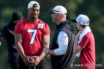 Falcons' Bijan Robinson agrees to a 3-year extension that makes him the NFL's top-paid running back