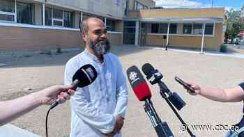 Downtown Regina mosque resumes broadcasting call to prayer after threats