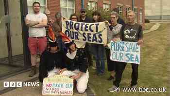 Nurdles clean-up volunteers meet Port of Tyne boss