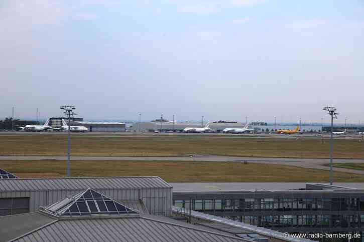 Polizei sichert Drohne bei ukrainischem Flugzeug in Leipzig