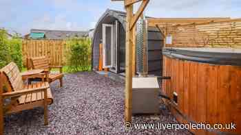 'Spotlessly clean' Moel Famau glamping pod with hot tub and sauna