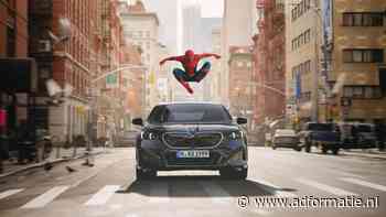 BMW had geen plannen voor reclames op je autoscherm, maar prijst nu vrolijk Spider-Man aan