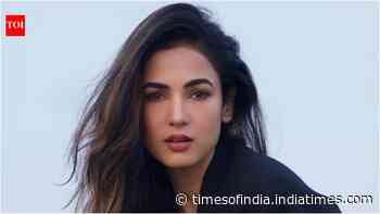 Sonal hails Salman as ‘best bhai’; lauds support for Sohail