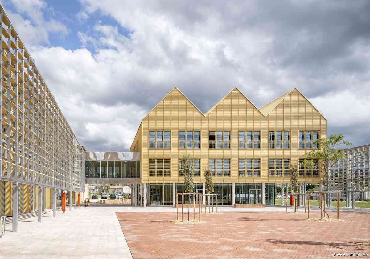 Pergola mit Ziegelsteinen - Kulturzentrum in Limoux von Ferrier Marchetti Studio
