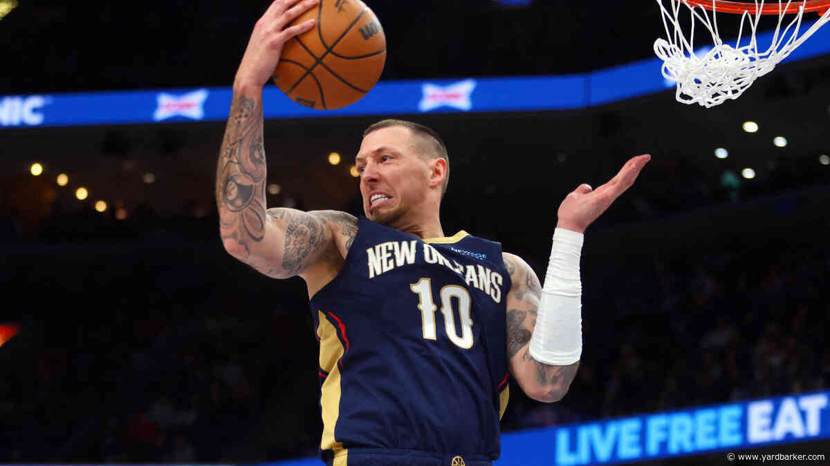 Maccabi Tel Aviv Signs Daniel Theis, Eyeing Keaton Wallace