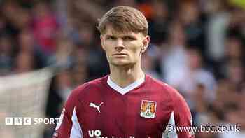 Southend sign ex-Forest midfielder McAdam