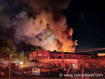 Firefighter hurt while battling early morning 2-alarm blaze