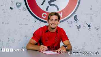 Robins sign Leyton Orient striker Ballard