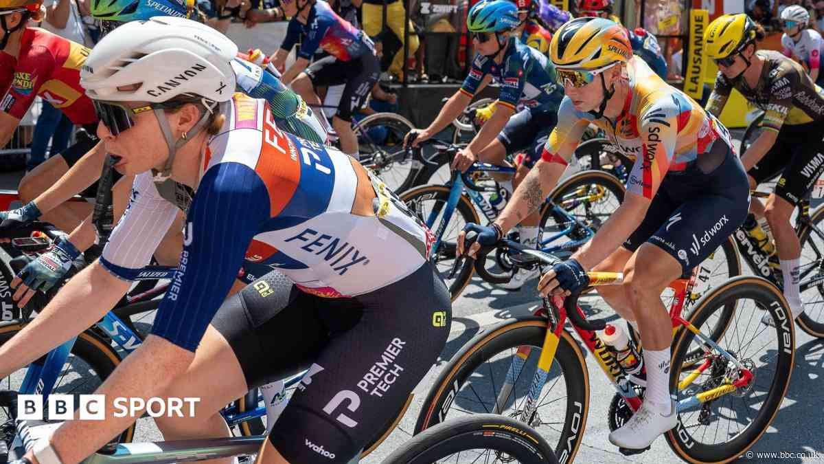 Riders' clothing checked at women's Tour over bra padding concerns