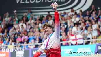 Robertson breaks Games record to win cycling gold
