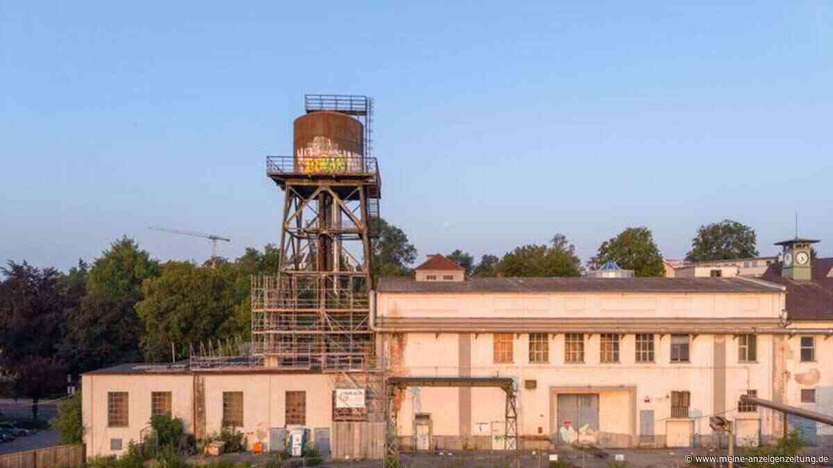 700-Tonnen-Kran zerlegt Wasserturm – Doch das Denkmal kommt zurück