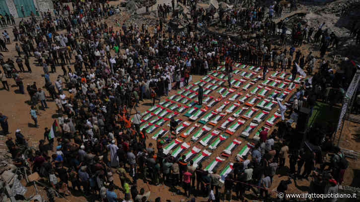Gaza, quel funerale di popolo che ha dovuto aspettare 986 giorni