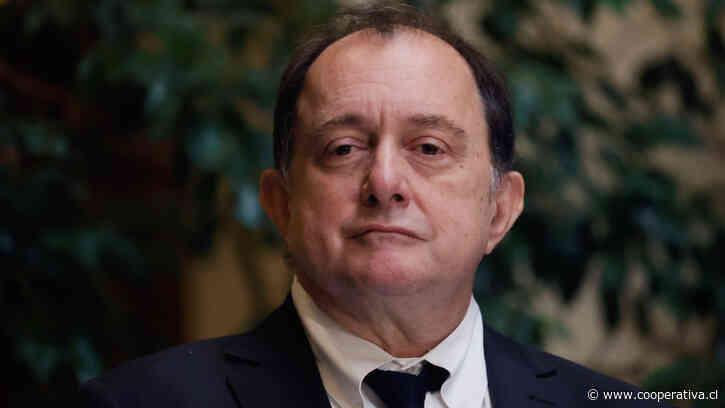 Ministro Poduje evalúa relocalizar villas en Angol tras colapso de ríos