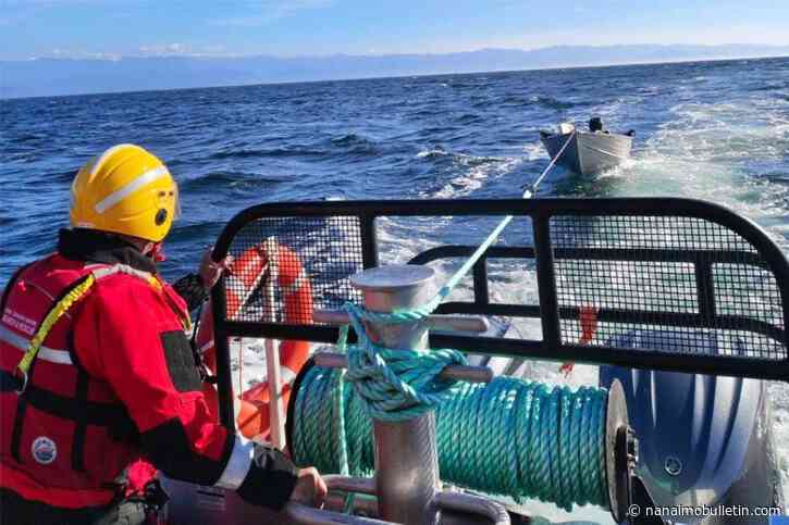 Search and rescue crew saves 2 fishers after engine failure off East Sooke