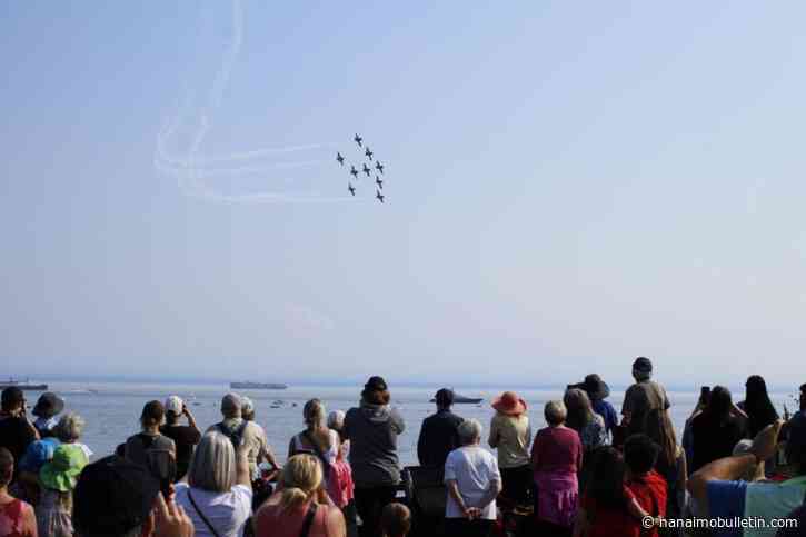 Snowbirds thunder through Vancouver Island ahead of plane retirement