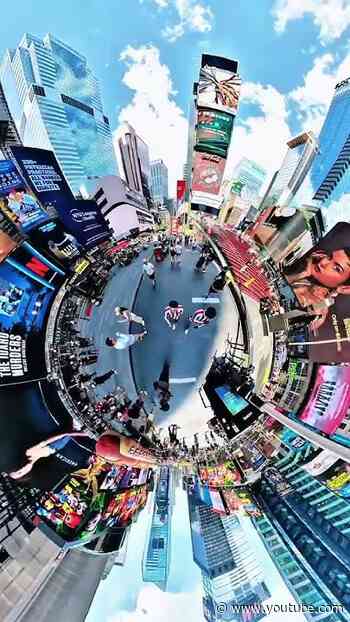 Times Square in 360°. Sunderland at the centre 🍎🔃