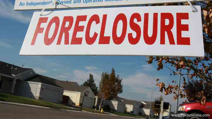 Cash-strapped HOAs ramp up foreclosures against delinquent homeowners: report