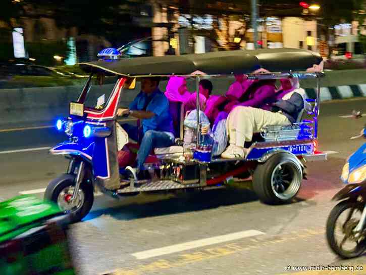 Knatternde Legende: Bangkoks Tuk-Tuks vor dem Aus?