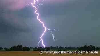 Unwetter in Schwaben und Oberbayern: A8 wegen umgestürztem Baum zeitweise blockiert