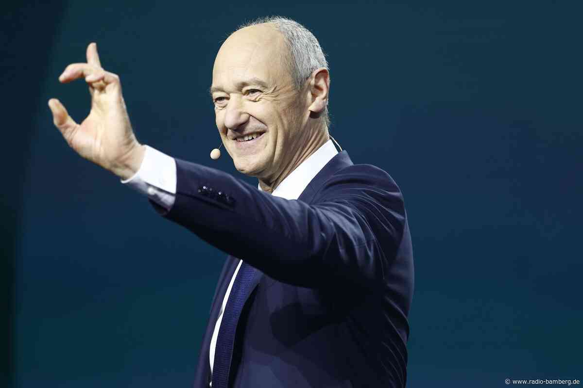 Siemens macht mehr Gewinn und erhöht die Prognose