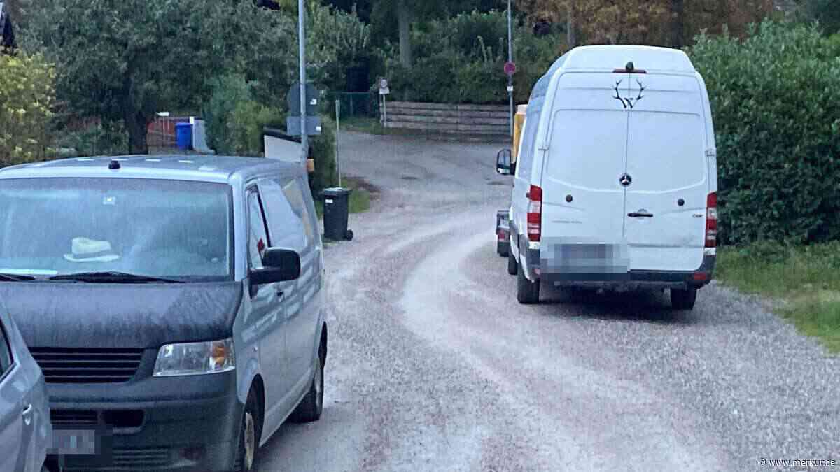Anwohner parkt Autos als Parcours – Feuerwehr kommt nicht mehr durch