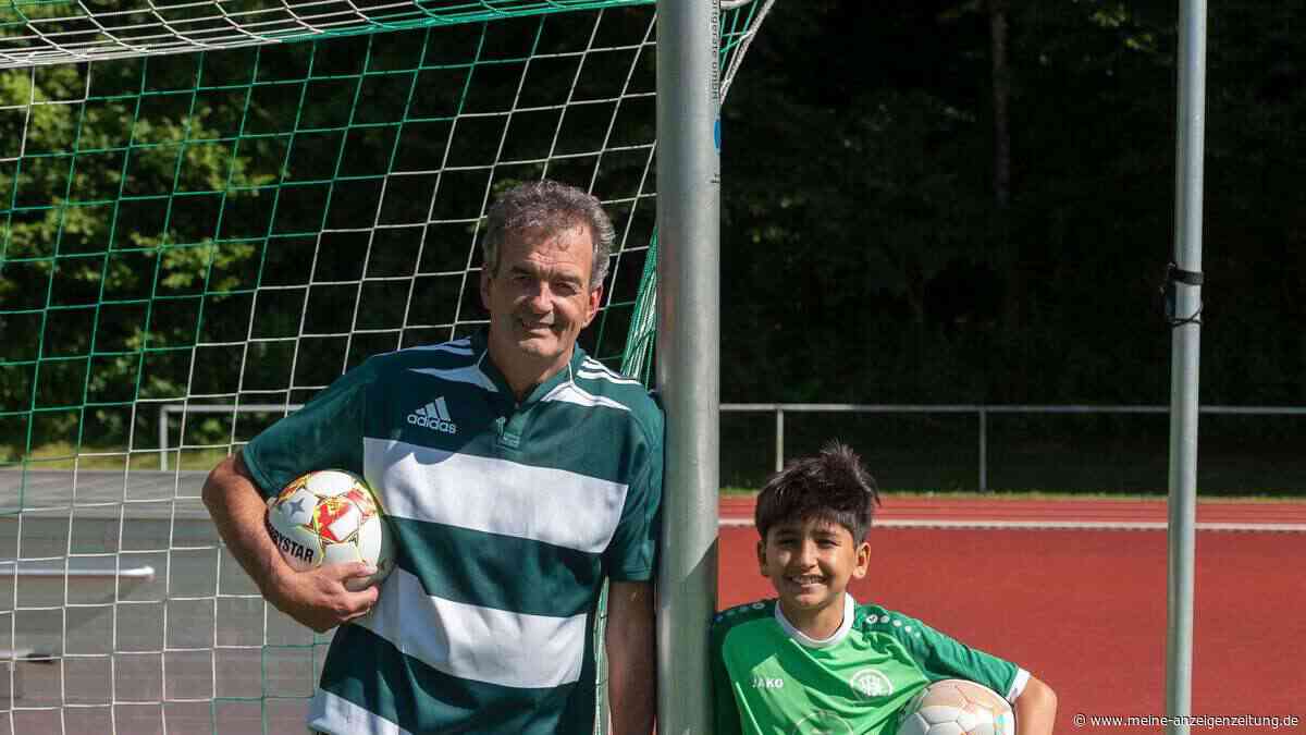 „Wenn der Stärkere dem Schwächeren hilft“ – Benyamin Samadi kickt in Ebersberg mit