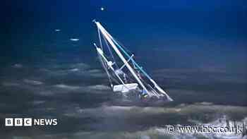 Boat run aground on rocks sinks overnight