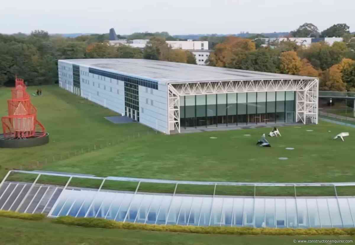 £90m bid race for iconic Foster museum revamp