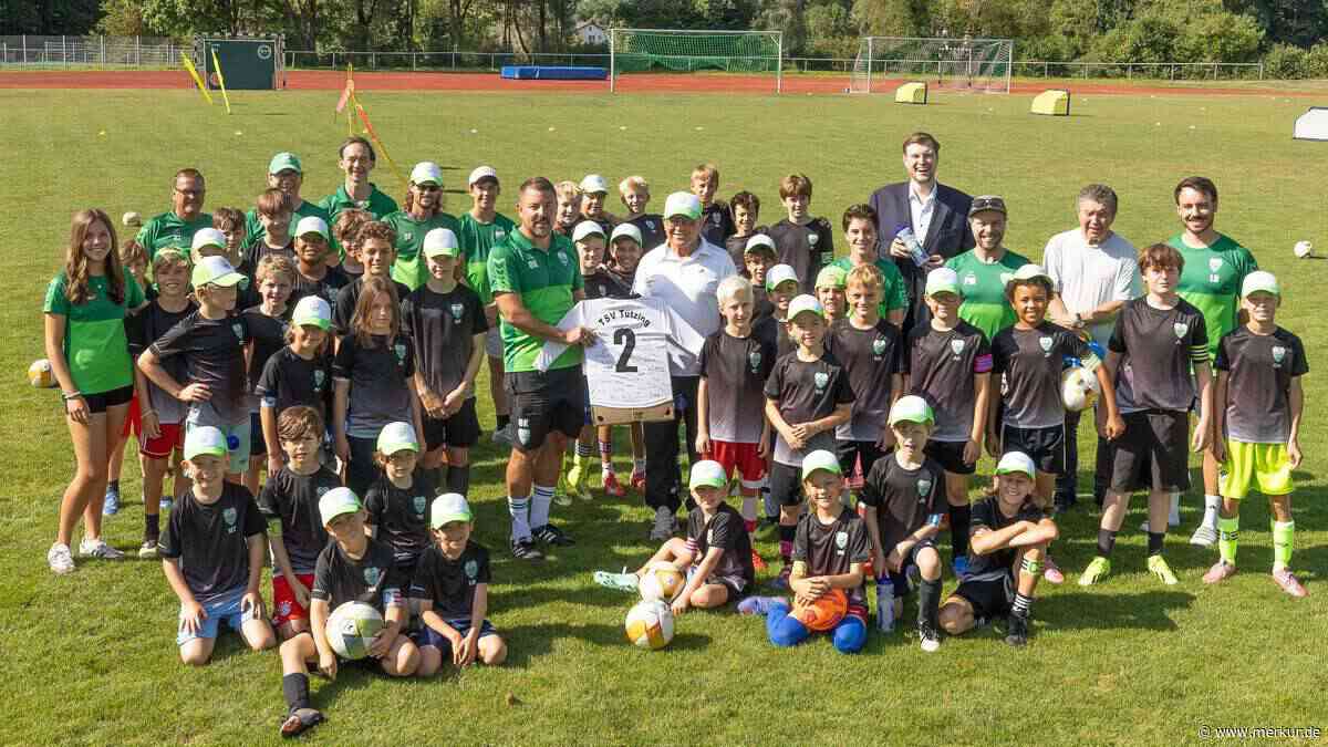 Prominenter Gast: Felix Magath trainiert knapp 50 Nachwuchskicker beim TSV Tutzing