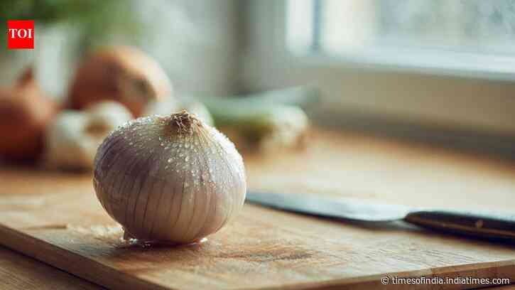 How to stop tears while cutting onions: 5 simple tricks that actually work