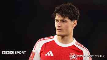 Everton sign midfielder Norgaard from Arsenal
