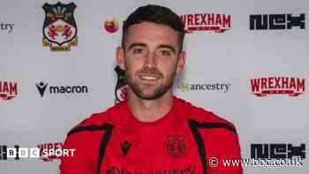 Wrexham sign Preston captain Whiteman