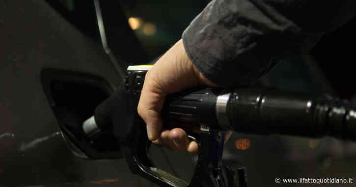 Lo sconto sul gasolio resta dimezzato: solo 9 cent. Per prorogarlo il governo taglia fondi a diritto alla mobilità, ordine pubblico, diversificazione energetica