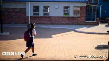 All schools in England to get pupil attendance targets, government says