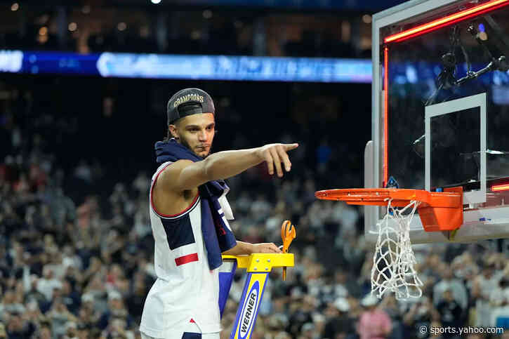 Andre Jackson Jr. signs deal with Toronto Raptors.