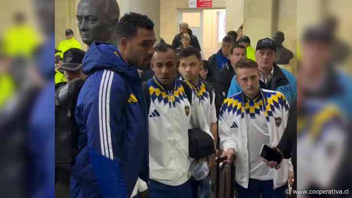 [VIDEO] ¿El bus de Boca Juniors olvidó jugadores en el estadio de Huracán?