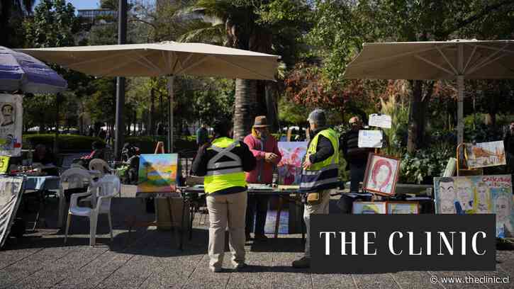 “No somos comerciantes de la vía pública, somos artistas”: Pintores de Plaza de Armas temen perder permisos por nueva ordenanza del alcalde  Desbordes