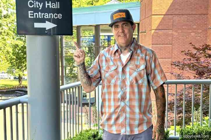 Abbotsford hotdog vendor Skully White to seek council seat