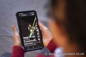 Teenagers overwhelmingly likely to turn off optional social media curfews – poll