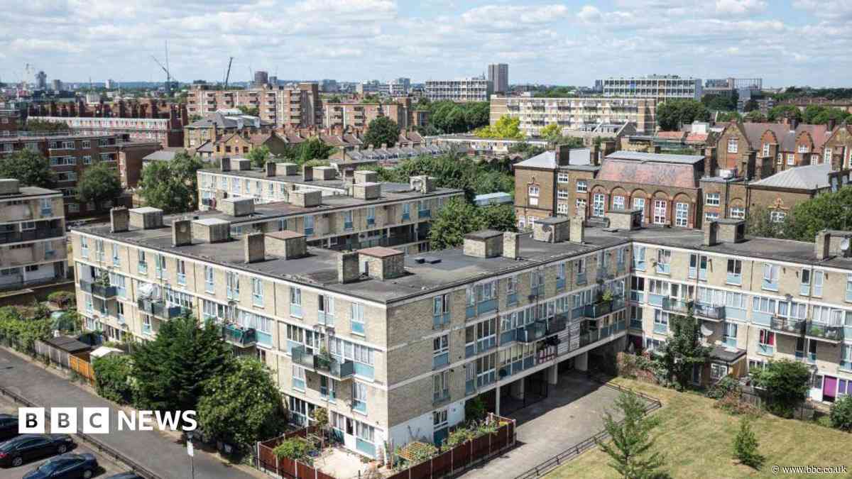 Conservatives pledge to ban foreign nationals from social housing