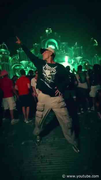 When the dj put your fav song ❤️‍🔥 #tomorrowland  #tml #shuffle #cuttingshapes #edm #electronicmusic