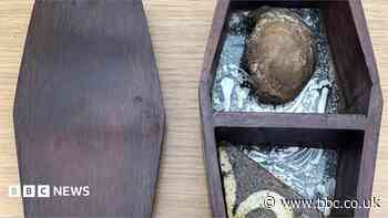 Abbot's kneecap returned 70 years after being stolen