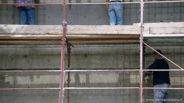 Muratore 35enne in Italia da 24 ore muore al primo giorno di lavoro in nero in un cantiere. Sei indagati per omissione di soccorso